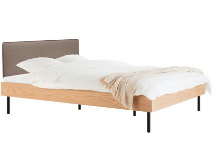 Dubová dvoulůžková postel Streiko 200 x 200 cm s hnědým čelem a roštem