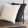 Bílý lněný povlak na polštář Kave Home Elmina 45 x 45 cm -fv-interier-25